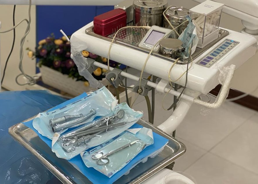 پک و استریلیزاسیون  همه ابزارها قبل از استفاده