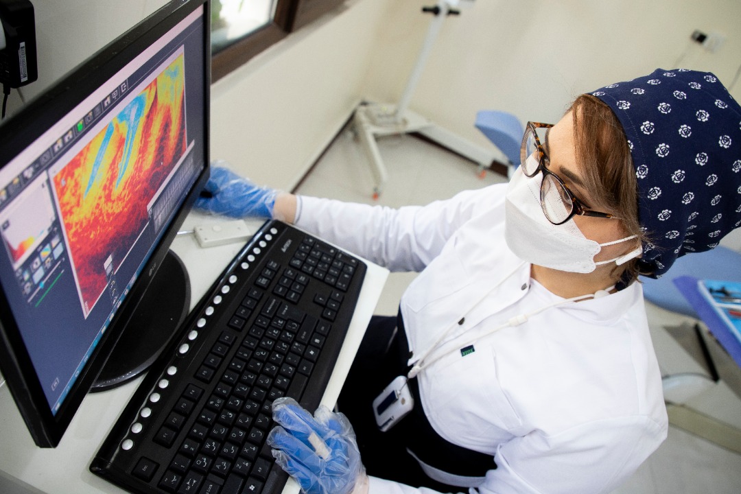 دکتر نغمه معراجی متخصص درمان ریشه (اندودانتیست) تهران منطقه مطهری سنایی